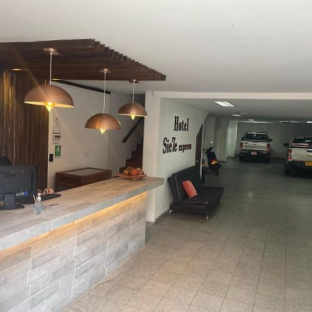 Hotel Sie7E Express 메딜린 외부 사진