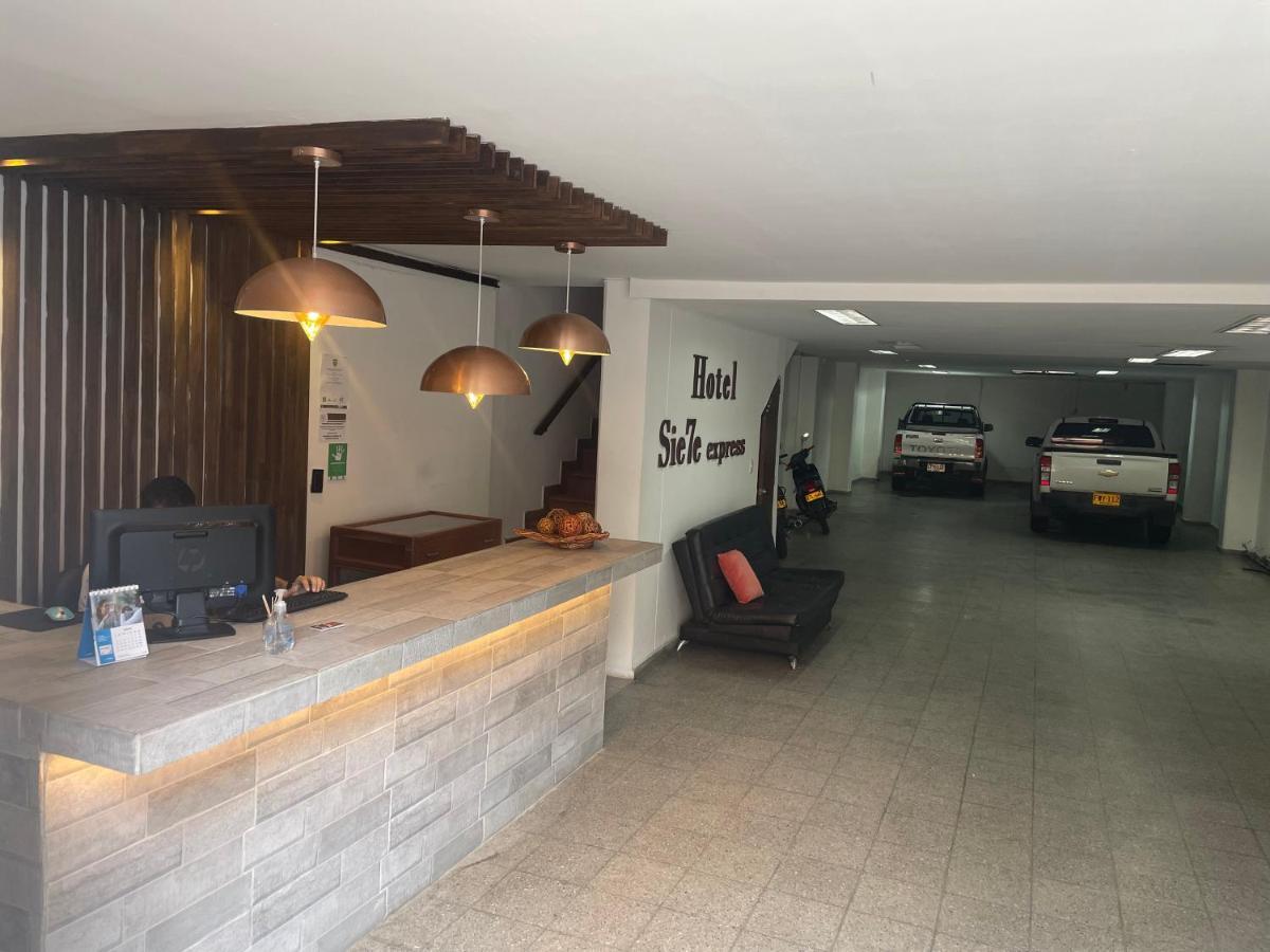 Hotel Sie7E Express 메딜린 외부 사진